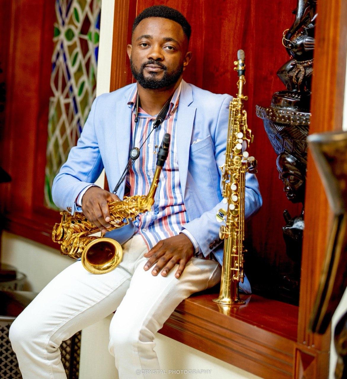 Espoir CIBEMBE performing